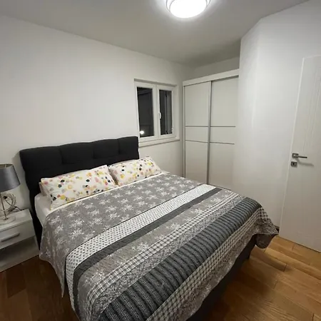 Flamingo アパート マカルスカ