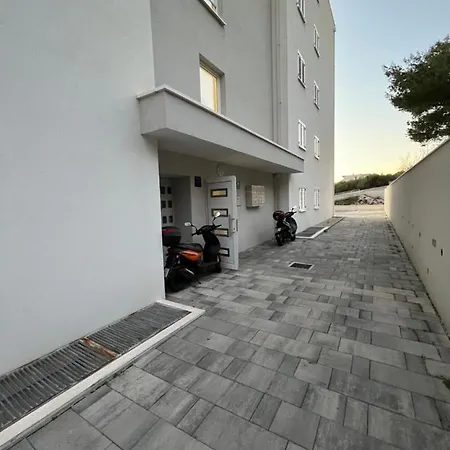 Flamingo Apartment *